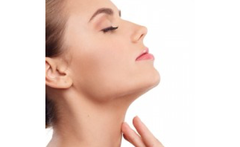 首のたるみ・シワはどんな方法で改善できますか？